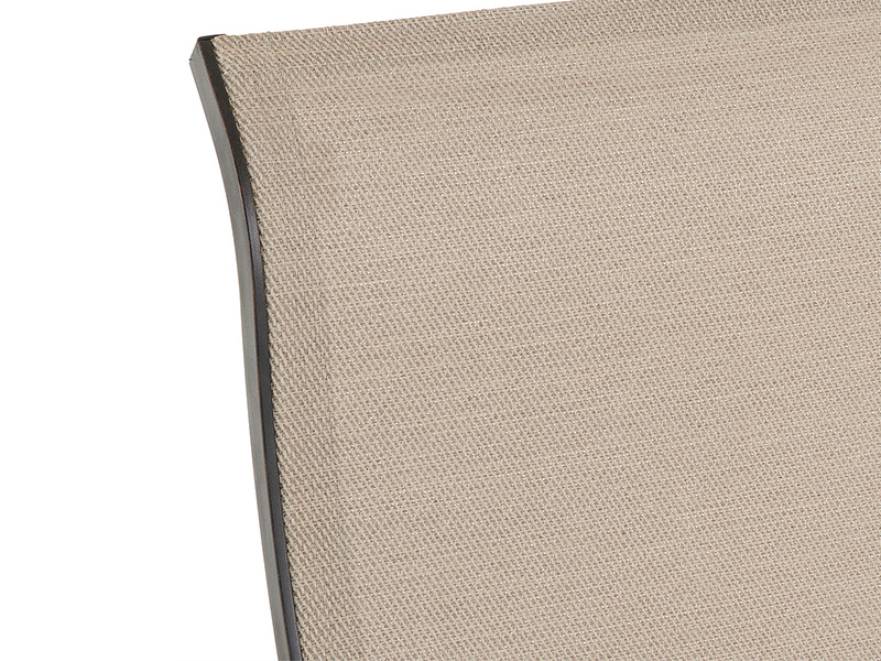 Solstice Essstuhl aus gealtertem Bronze-Aluminium mit Sling