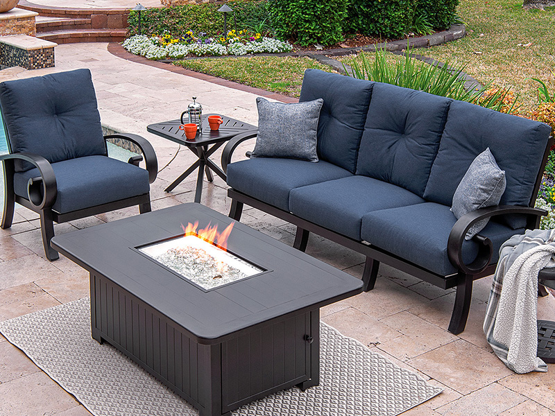 Solstice Aged Bronze Aluminium mit Polstern – 4-teiliges Deep Seating Set mit Feuerstelle