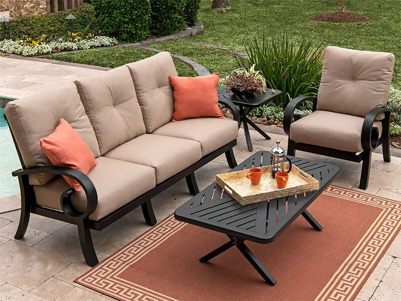 Solstice Aged Bronze Aluminium mit Polstern – 4-teiliges Deep Seating Set mit Couchtisch